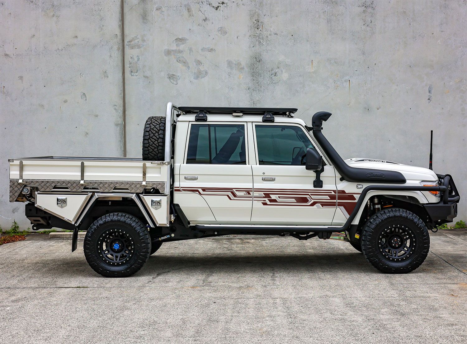 Decal Body Stripe Kit (Doha) - 79 Series Dual Cab (2012-) - Image 7